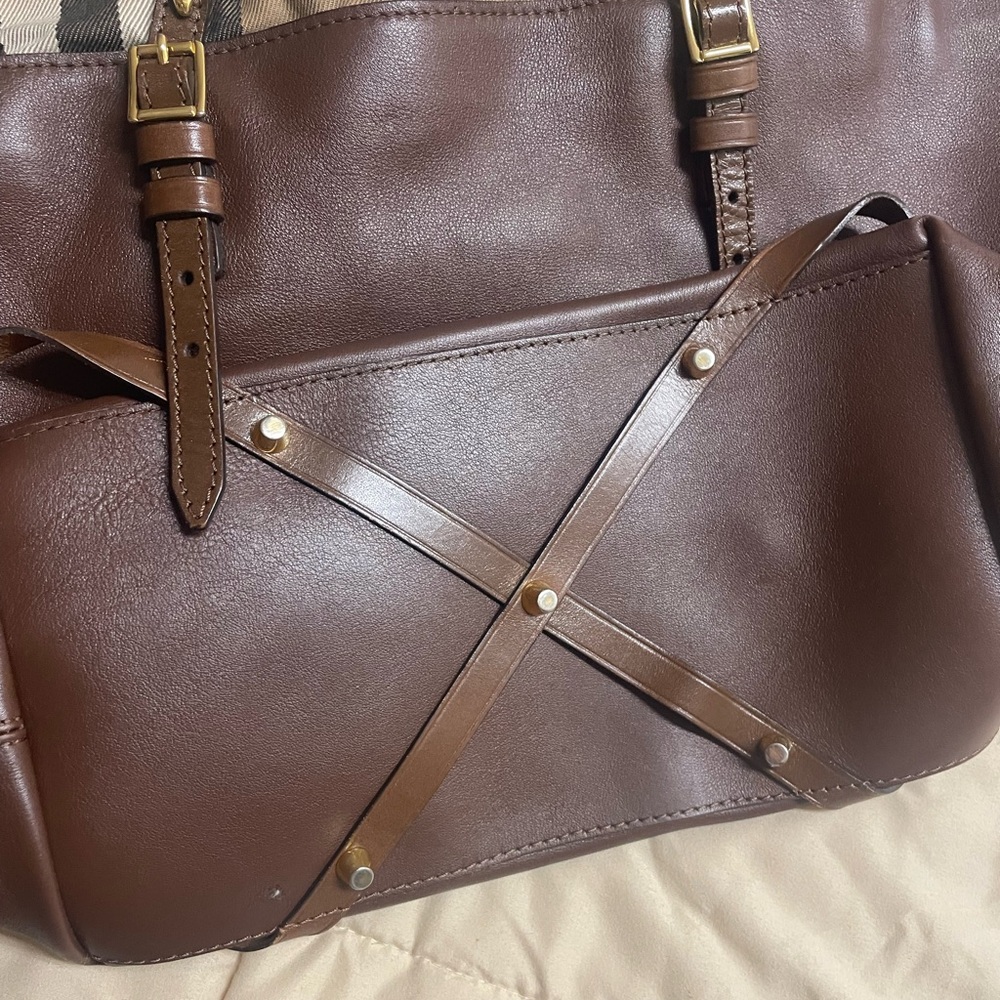 Burberry Beige and Black Checkered Interior - Picture 8 of 8